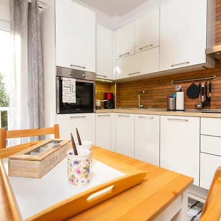 F & B Collection - Flat For 3 Apartment