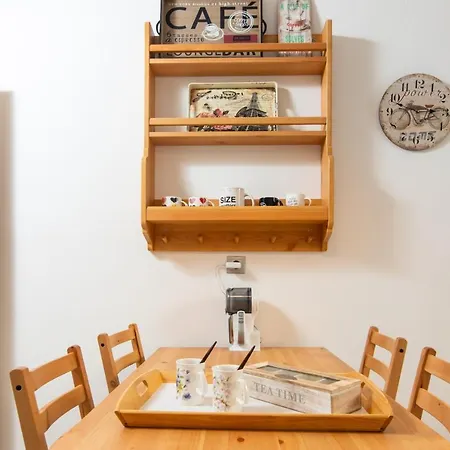F & B Collection - Flat For 3 *