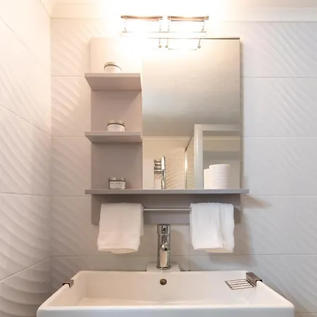 F & B Collection - Flat For 3 شقة سالونيك